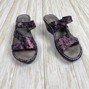 Alegria Loti Embossed Metallic Wedge Leather Sandals